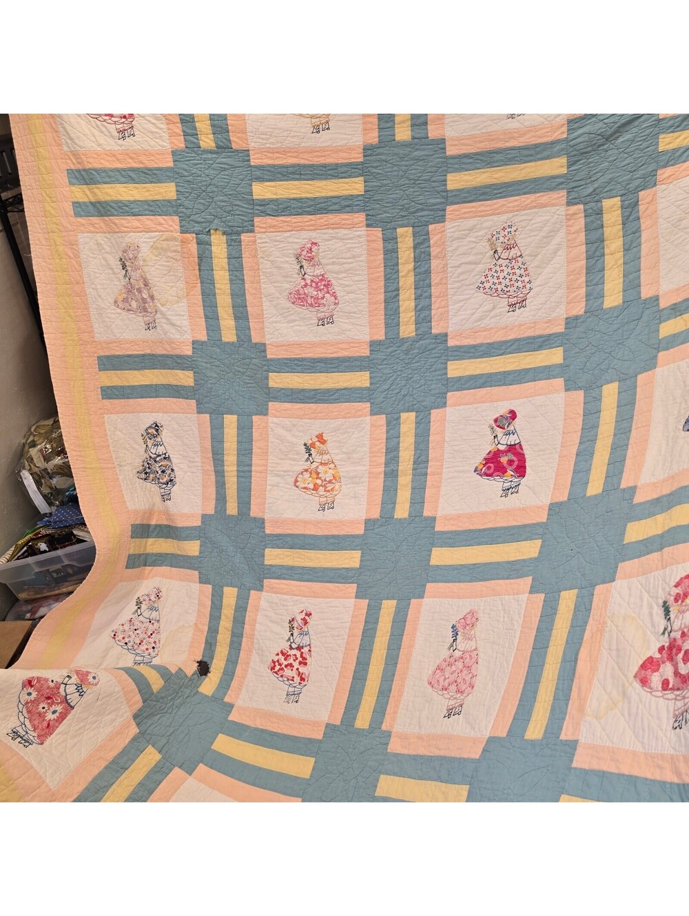 q40 Vintage Handstitch Patchwork Quilt with Sunbonnet Sue Colonial Girl 72x 88